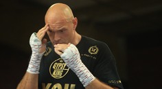 Zůstaňte doma, žádá boxerský šampion Fury britskou veřejnost