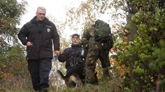 Muž se zastřelil, zmatenou ženu našla policie o kilometry jinde
