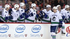 Češi v NHL: Vrbatův Vancouver porazil Carolinu s Nestrašilem