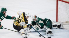 Pastrňák vypálil a oslavil třicátý gól! Mrázek zachránil Philadelphii