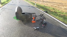 Ze skútru zbyly po nehodě trosky! Mladá řidička nepřežila, pro spolujezdkyni letěl vrtulník