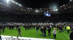 Jeden z teroristů se chtěl odpálit na stadionu, našli u něj lístek