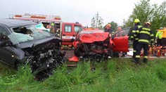 Při čelní srážce aut na Znojemsku se zranilo sedm lidí, přistával vrtulník