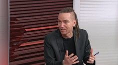 Vláda vydělá balík na drahých palivech. Snižme lidem daně, navrhuje Bartoš