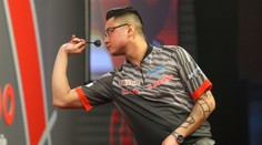 MS v šipkách: Michael Smith po suverénním výkonu postupuje. Rodriguez končí