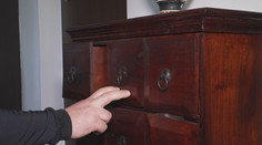 Policie dopadla podvodníka s nábytkem. Neplatil dodavatelům, přišel si na miliony