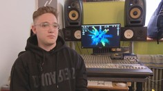 Říká si Grey podle erotického filmu. V Česku se objevila nová hvězda