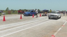 Automobilové závody se po 60 letech vrátily na Kubu. Sešly se stovky lidí