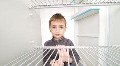 Rodiče zavřeli syna (4) do ledničky a nechali ho tam ZMRZNOUT!