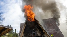 Tři požáry na Moravě. Rodina přišla o nový dům, jiné o chatu a garáž s autem