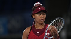 Bylo toho na mě příliš, řekla se slzami Ósakaová po prohře s Vondroušovou