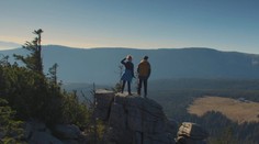 Romantická komedie nabitá hvězdami. Film Na horách brzy zamíří do kin