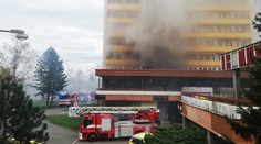 V Hradci Králové ve čtvrtek hořel byt, pět lidí odvezli do nemocnice