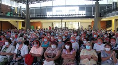 260 seniorů riskovalo na soutěži! V sále bez roušek, kraj dává ruce pryč