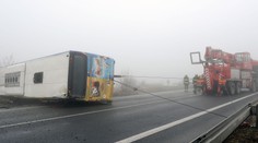 Policisté pořád nevyslechli řidiče havarovaného autobusu