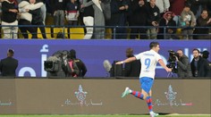 Barcelona je ve finále Superpoháru, triumf zařídili Lewadowski a Yamal