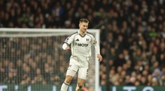 To není vůbec hezký pohled. Obránce Fulhamu si vykloubil prst do nepřirozené polohy