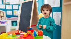 Záhadná otrava ve školce. Děti skončily v nemocnici, budovu museli uzavřít