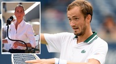 Hloupost, zuřil Medveděv. Sudí ho penalizovala za omluvu soupeři