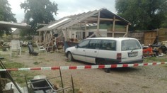 Nahé dívce usekl přítel obličej mačetou, pak se pobodal šroubovákem