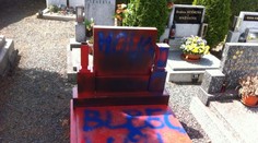 Posprejovaný HROB NEPATŘÍ JOSEFU RYCHTÁŘOVI! Vandal se šeredně spletl