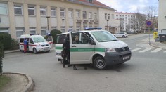 Vloupali se na lékařský pokoj a okradli lékaře. Policie pátrá po dvou mužích