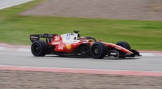 Ferrari testuje budoucnost F1. Leclerc brzdí očekávání, Red Bull boural