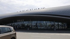 Zaměstnanec letiště už to nevydržel: Takhle to dál nejde, jsme na pokraji sil