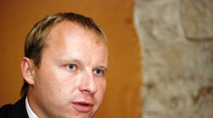 Kdo je Miroslav Poche? Přečkal skandály, teď možná položí vládu