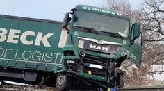 Tragická nehoda na Havlíčkobrodsku. Řidič osobního auta nepřežil čelní střet