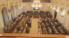 Sněmovna schválila novelu stavebního zákona. Postačí jedna žádost a jedno razítko
