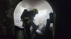V Praze hořel byt přeplněný odpadky. Dva psi v ohni zahynuli