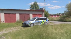 Opilý řidič se snažil uplatit policisty. Jeho přemlouvání si natočili