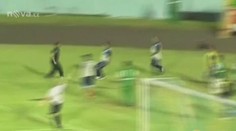 Fotbalový zápas se zvrhnul v drsnou bitku! Masér skončil v nemocnici