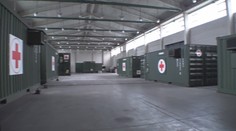 Do Letňan dorazil vojenský konvoj. Začíná výstavba polní nemocnice