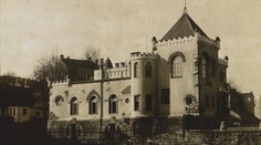 Část unikátního zámečku šla k zemi! Město chce demolici zastavit