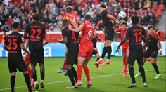 Leverkusen nečekaně klopýtl, ztratil body s trpaslíkem z Kielu. Dortmund padl
