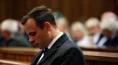Pistorius usiluje o propuštění na svobodu. Setkal se s rodiči zavražděné