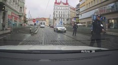 Zběsilá honička centrem Prahy, jako zázrakem se nikomu nic nestalo