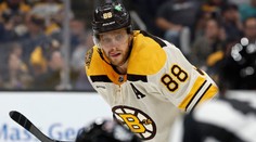 Češi v NHL zářili. Pastrňák má tři body, trefili se Gudas, Vrána i Hertl