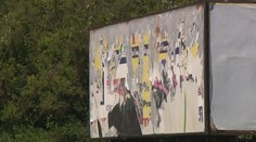 Nelegální billboardy ohrožují řidiče. Podél českých silnic ale pořád stojí