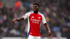 Obří trable pro bývalého hráče Arsenalu. Byl obviněn z pěti případů znásilnění