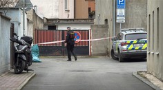 V Praze našli těžce zraněnou napadenou ženu. Policie dopadla podezřelého muže