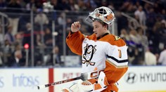 Mistr světa Dostál zavřel branku i v NHL. Kraluje statistikám celé soutěže