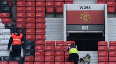 Bomba na stadionu! Old Trafford byl evakuován, Manchester nehrál