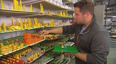 Lego nadšenec si slušně vydělává díky svému koníčku