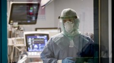 Dvojčata s Covid-19 zemřela záhy po sobě. Chtěla odejít spolu, tvrdí rodina
