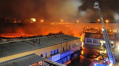 Majitel shořelé haly: Nájemci nám dlužili miliony, požár s tím souvisí!