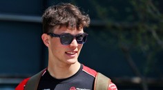 Ciao, Olivere Bearmane. Britský pilot lituje svých pozdravů během Velké ceny Číny