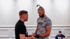 Procházka si přetrhal vazy, prozradil trenér. S UFC mají dohodu